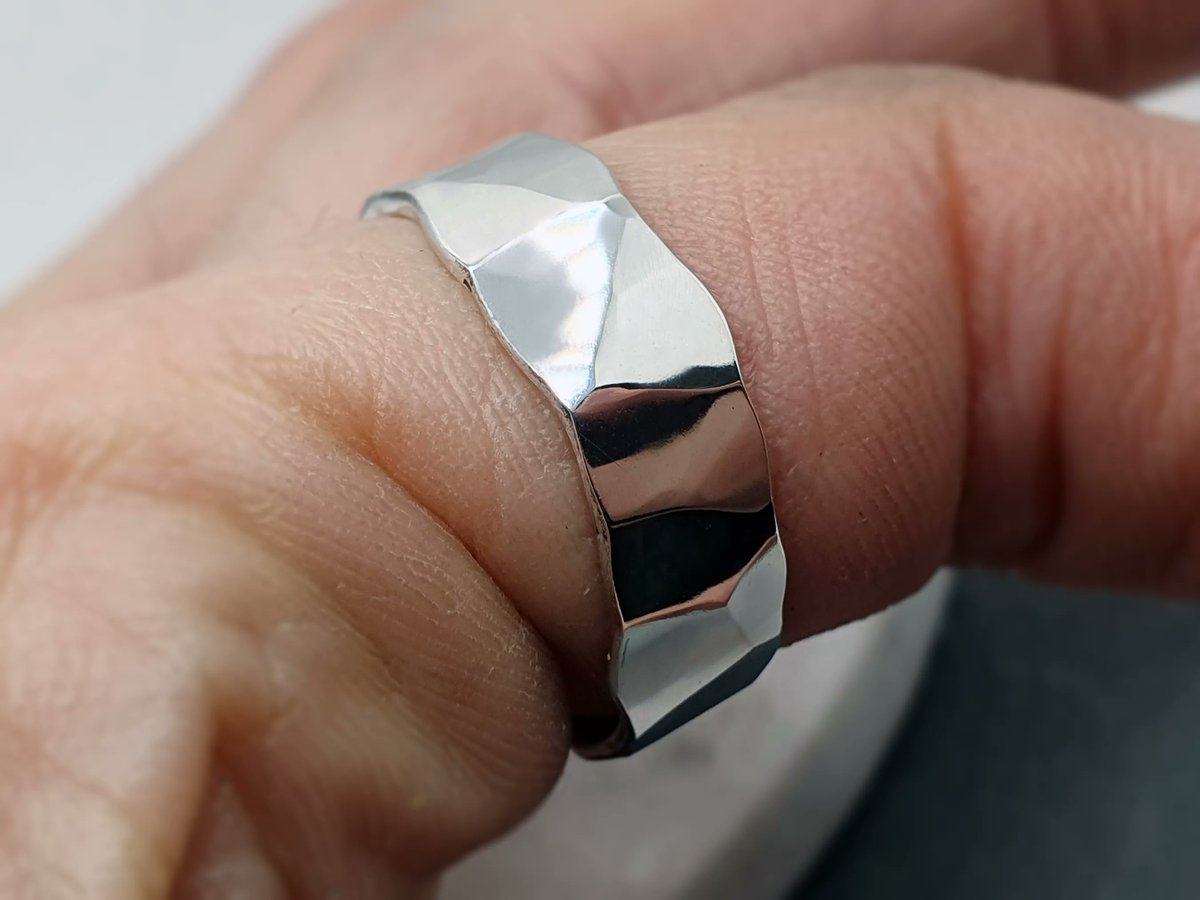 robioates's tweet photo. Indulge in sophistication with my handcrafted silver ring. Elegant &amp; rare, made from pure shiny silver with heavy chunky band. Inspired by avant-garde fashion for the creative minimalist. 20% off on my etsy shop, code: VALENTINESALE
https://t.co/9pwBHR3xd4 https://t.co/meT1kcpFov