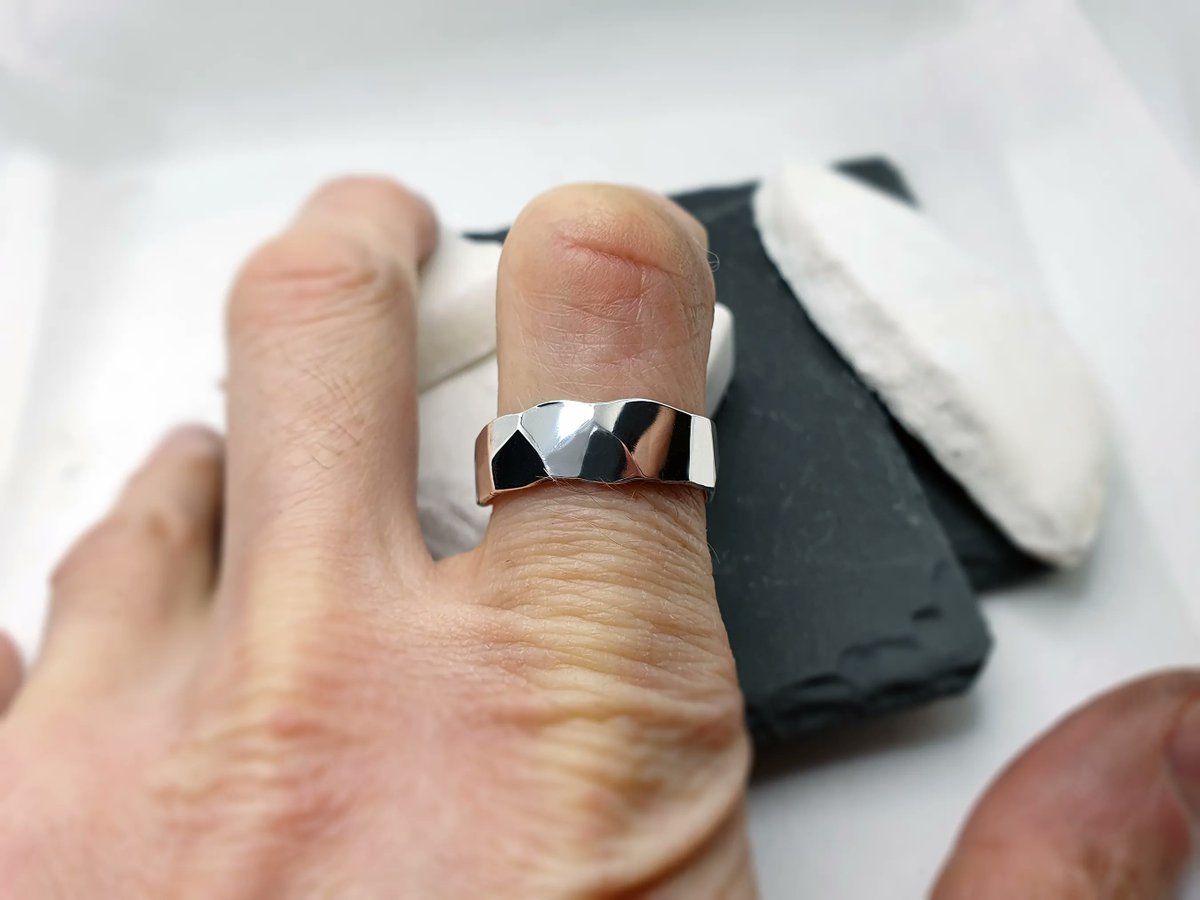 robioates's tweet photo. Indulge in sophistication with my handcrafted silver ring. Elegant &amp; rare, made from pure shiny silver with heavy chunky band. Inspired by avant-garde fashion for the creative minimalist. 20% off on my etsy shop, code: VALENTINESALE
https://t.co/9pwBHR3xd4 https://t.co/meT1kcpFov