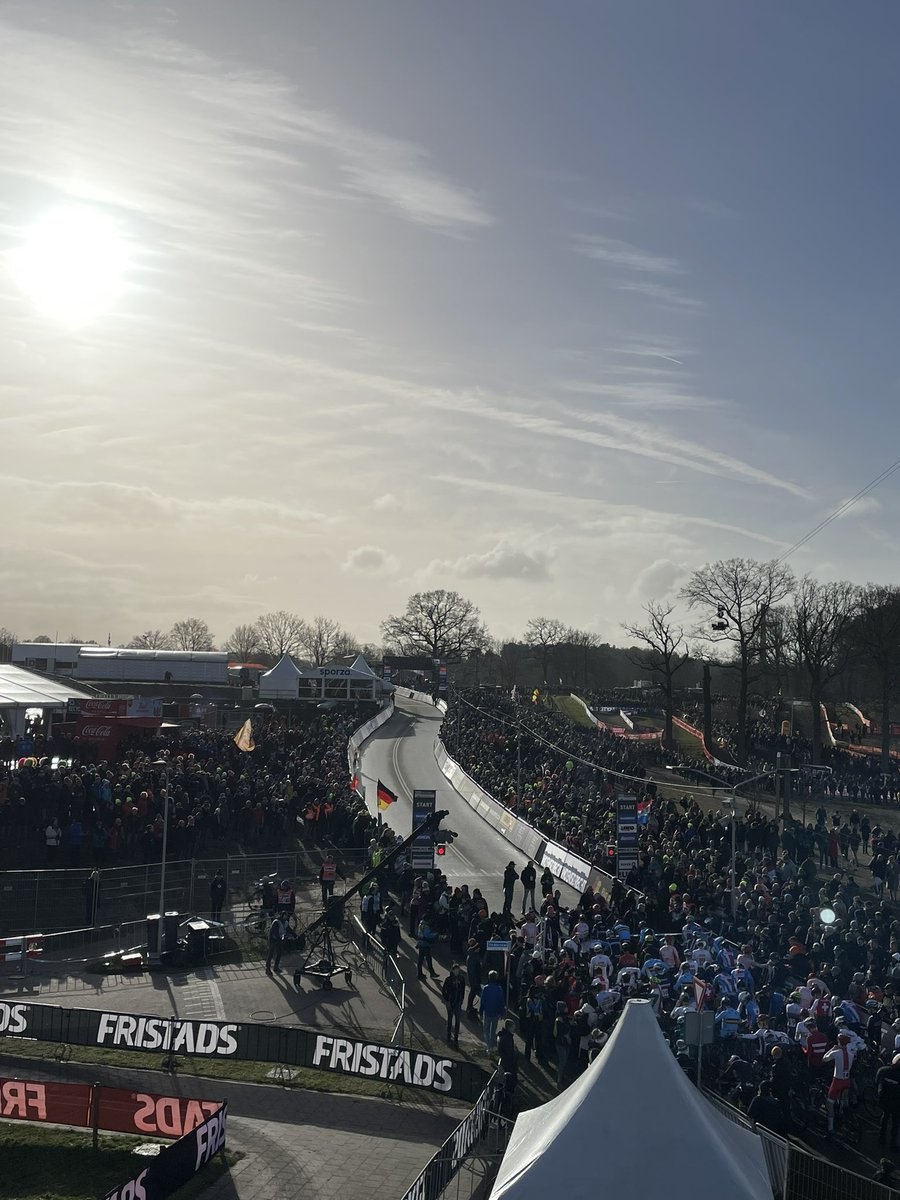 Morning #CX lovers, it’s the best Sunday of the season. #cxworlds #WKHoogerheide #Hoogerheide2023 
Sunny but windy. #cyclocross