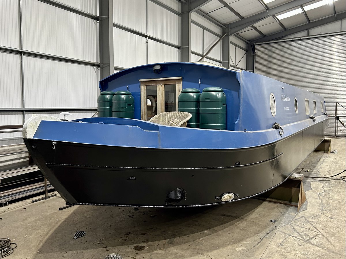 whiltonmarina's tweet photo. Another blacking this weekend for Chris, this time it is the turn of the widebeam Elizabeth Ellen π
#canalboat #narrowboat #canal #waterways #marina #boat #blacking #hullblacking #widebeam https://t.co/zhU58szPw8