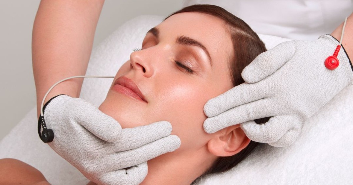 Check out the latest issue of Guild News and discover the latest treatments and equipment releases to help revitalise your salon's offering in 2023.

Access your free digital copy here: flk.bz/ZHHI #beautytreatment #2023trend #beautytrend