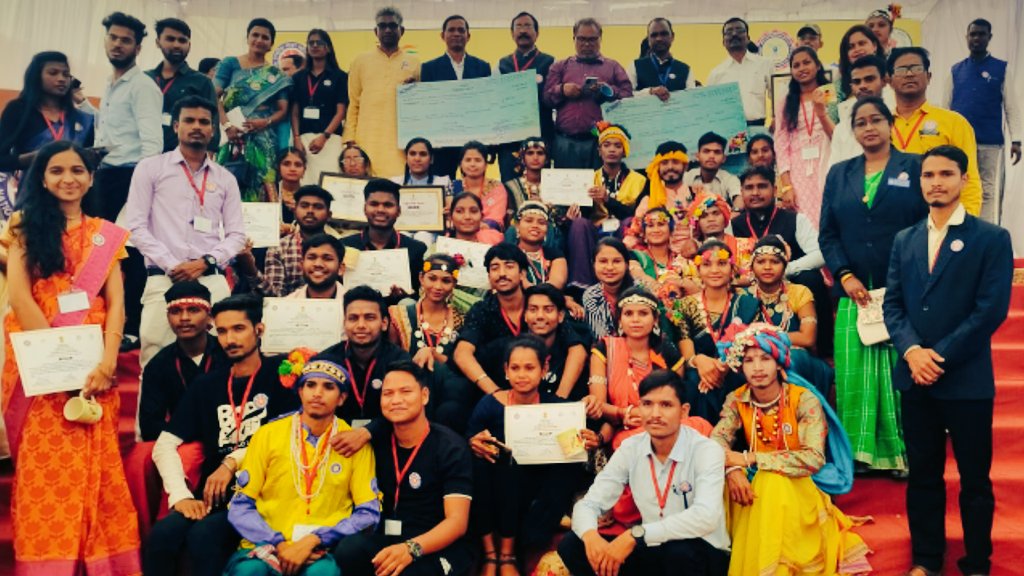 ThansinghCG's tweet photo. सात दिवसीय राज्य स्तरीय शिविर, खमरिया, दुर्ग
#krishnacollege #durguniversity #Chhattisgarh #7daycamp #statecamp #jan28to #Feb3rd
#nssdmvrjn #rajnandgaon
की सहभागिता
@_NSSIndia @NSSRDBhopal @NssChhattisgarh @YASMinistry @MinOfCultureGoI @ianuragthakur @ChhattisgarhCMO https://t.co/ebH32k830n