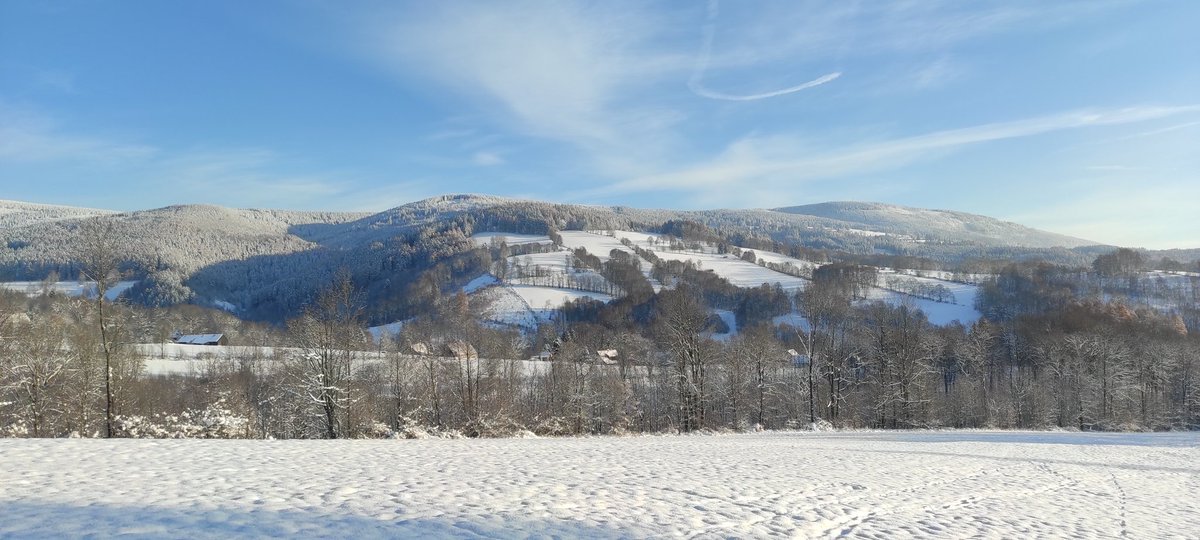 BilyHorec's tweet photo. Dneska by to šlo 😀❄️
Super sněhové podmínky v Krkonoších. Přijeďte na jarní prázdniny do @pensionbilyhorec mezi #Strážným a #Černým_Dolem napište nám svojí poptávku, https://t.co/A3GyefDDF9

#cz #czech #Reisengebirge #hory #spindl #krkonose #sníh #ski #herllikovice #Urlaub https://t.co/fEGr33jq5l
