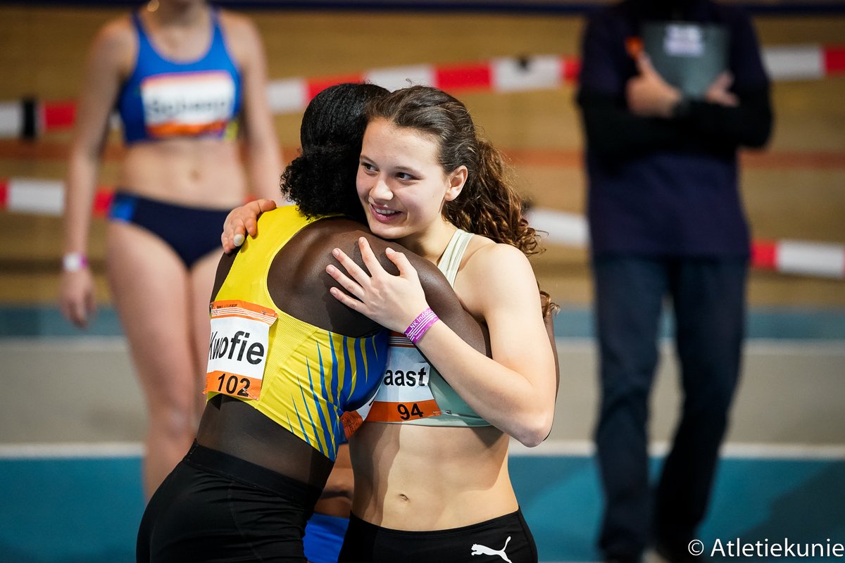 Atletiekunie's tweet photo. Fris en fruitig staan de U20 atleten aan de start om dag 2️⃣ van de NK meerkamp &amp; masters af te trappen⚡

📺 Vanaf 11:45 is dit spektakel live te volgen op YouTube 👇
https://t.co/hcPTtFSj0D

📷Coen Schilderman 
#NKindoor #NKmeerkamp #NKmasters https://t.co/vs8xhACRe1