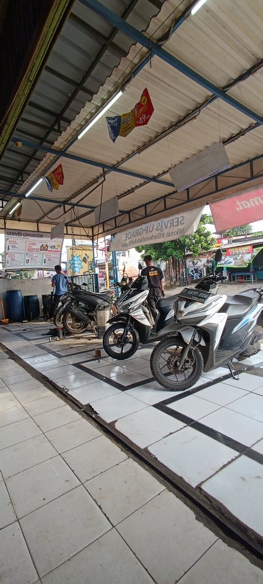 dechakeycha's tweet photo. Sangat sedih dan kecewa tidak membudidayakan antri 😭 gue yg drtd dateng yang kelar malah yg baru dtg semua 😭 @PlanetBan https://t.co/bp1yDEgUjC