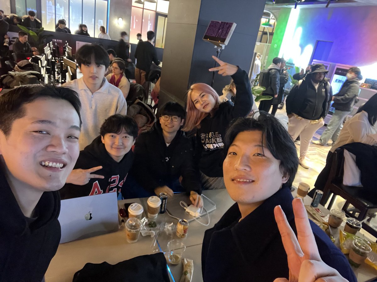 ssuuzzyy_nam's tweet photo. 요즘 핫하다는 앱토스 해커톤을 참가했어요. 멋지고 똑똑한 팀원들 만나 너무 좋았어요👍👍😆 다른 팀들도 짱짱해서 구경하는 재미가 쏠쏠..
#Aptos #AptosWorldTour #Hackathon #web3design #aptosseoul @Okeydonkey00 @sweetburgercom https://t.co/D28cvZeYcc