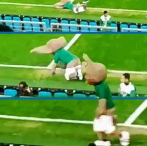 yaritta2012's tweet image. قالك تنظيم الكان 😂😂😂😂😂😂😂 فالحين في المفرقعات وتغطية الملاعب العكر على الخنونة😂😂😂