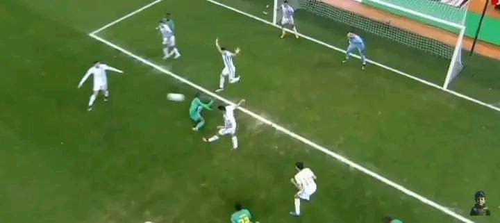 yaritta2012's tweet image. قالك تنظيم الكان 😂😂😂😂😂😂😂 فالحين في المفرقعات وتغطية الملاعب العكر على الخنونة😂😂😂