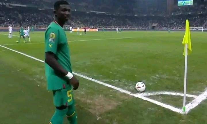 yaritta2012's tweet image. قالك تنظيم الكان 😂😂😂😂😂😂😂 فالحين في المفرقعات وتغطية الملاعب العكر على الخنونة😂😂😂