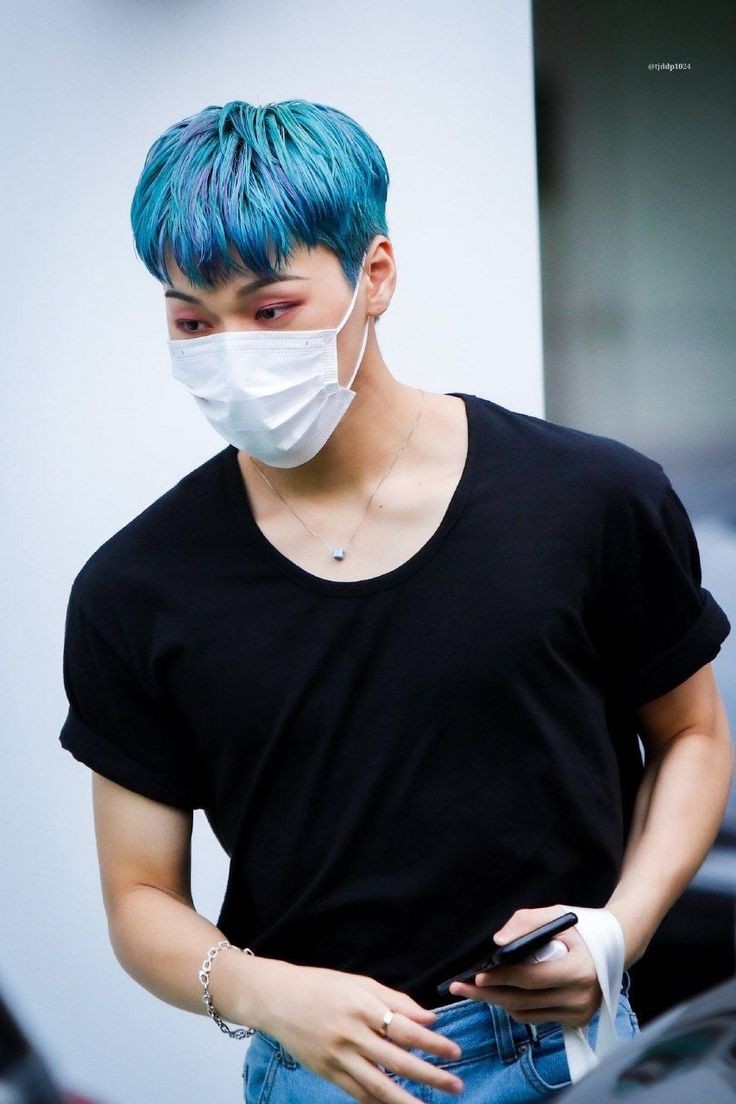 CSANFEED's tweet photo. we moved on from blue-haired san so fast https://t.co/yJIFfeMOeK