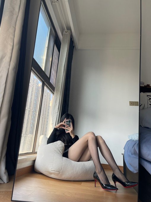 YolandaBlacksm4's tweet photo. 主人最近想玩一条老狗 点赞里抽一个老狗
#女s #男m  #恋足 #女王 ＃原味 https://t.co/Fp6UEcEeOG