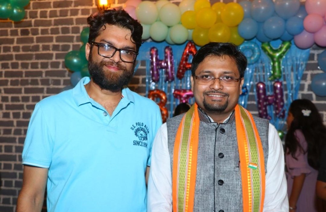 shivanshsirji's tweet photo. निशब्द 😭 @VloggerSaahil ऐसे नहीं जाना था छोटे. 😭😭 तुमने कहा था भैया आप कमजोर मत पड़ना मैं ठीक हो जाऊंगा, फ़िर आज तुम कैसे कमजोर पड़ गए 😭 https://t.co/dPoT3EFtPB