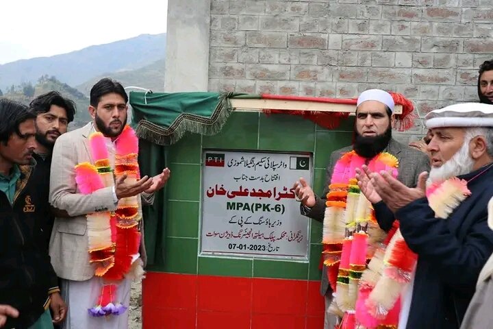 DrAmjadAli_PTI's tweet image. سابقہ صوبائی وزیر ڈاکٹر امجد علی اور چئیرمین تحصیل بریکوٹ کاشف علی نے رانگیلہ شموزو میں 1 کروڑ 50 لاکھ روپے کی لاگت سے تعمیر ہونے والے ٹیوب ویل کا افتتاح کر دیا....

#KPKUpdate