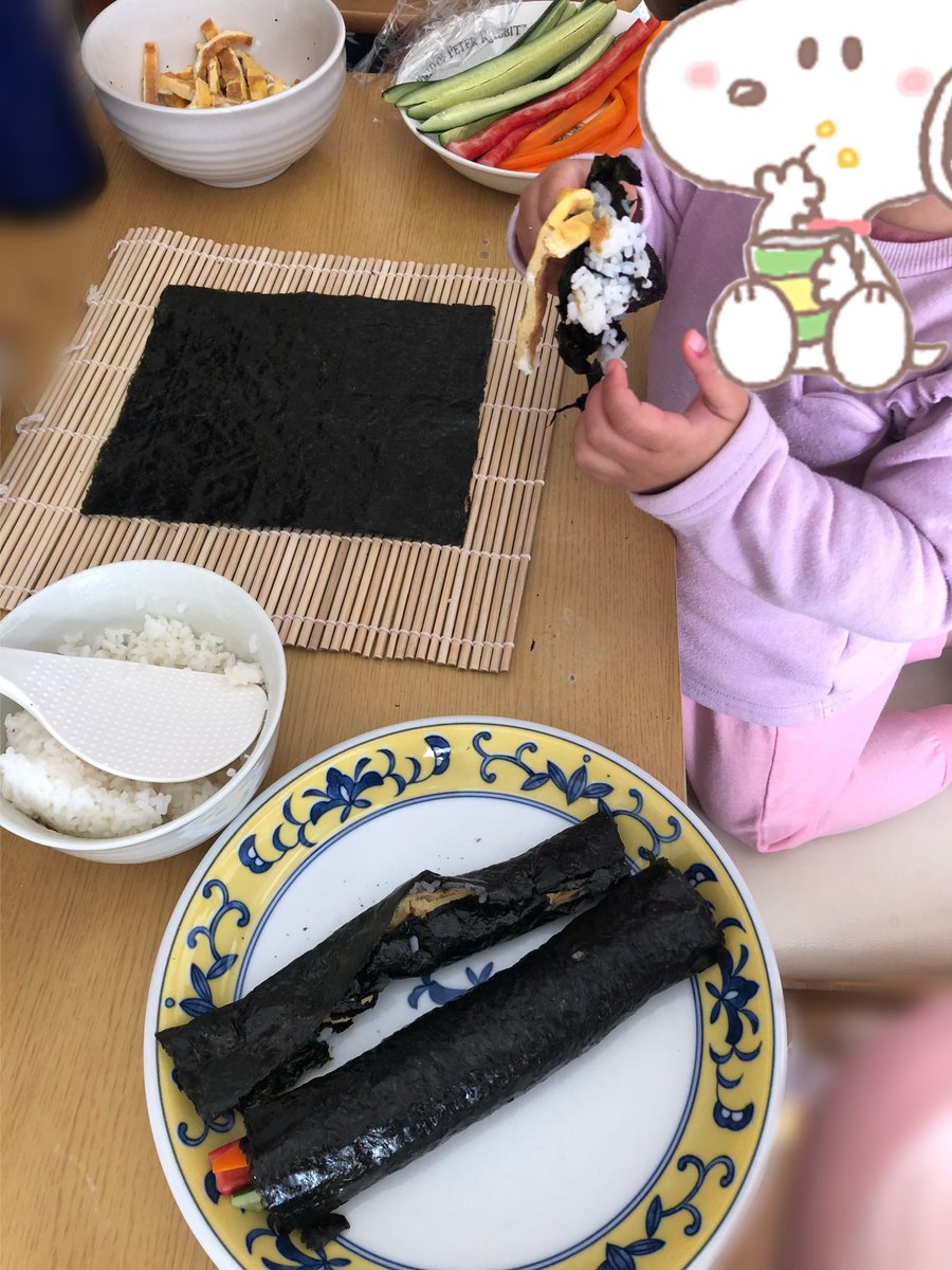 昨日した節分は恵方巻きを手作り💓
全部作るまで待ちきれずに、3本作り終わった時点で食べ始めました🤣

そして豆まきも無事終了👹🫘
今年は泣かずに豆袋を投げれたよ♡
おっかなびっくり2回だけ。
よく頑張りました◎
#節分