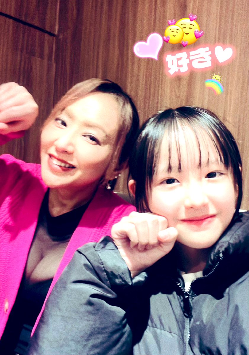 masahayamitokyo's tweet photo. She also seems to love fashion. 
Every time I see her, she checks my fashion 😆✨

 #masahayami #artist #ArtistOnTwitter #artists #NFTartists #nftartists #traditionalartist #contemporaryartist #芸術家 #artists #artistsontwitter #artistlife #artistweekend #NFTCommunity #art https://t.co/41hC18jIYK