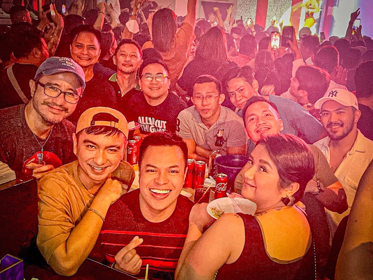 VitaminCee25_'s tweet image. Class pictures last night! #VitaminCee #ClassPicture 

@orvillage @cheet0sX @InhinyerongHR @RoBeterinaryo @cuteorcs @_SmallJay1207 @ryeeeeyr @omarkitek @MarcoSebrano @juandersefs @j0w_seph @ThisThiccRod @bokitoo0 @__cocomelon @iBus0g @neizzerkeans_ @mrgnmrtnz @kyleculatorr