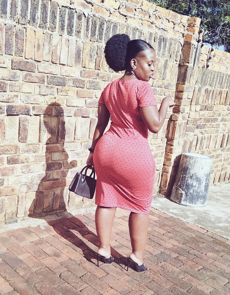 BubblezTzaMpho's tweet photo. Happy Sunday❤️🖤 https://t.co/ZM3MhtnGYO