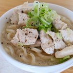 鶏むね肉でヘルシー♪さっぱり「鶏ネギ塩レモンうどん」。