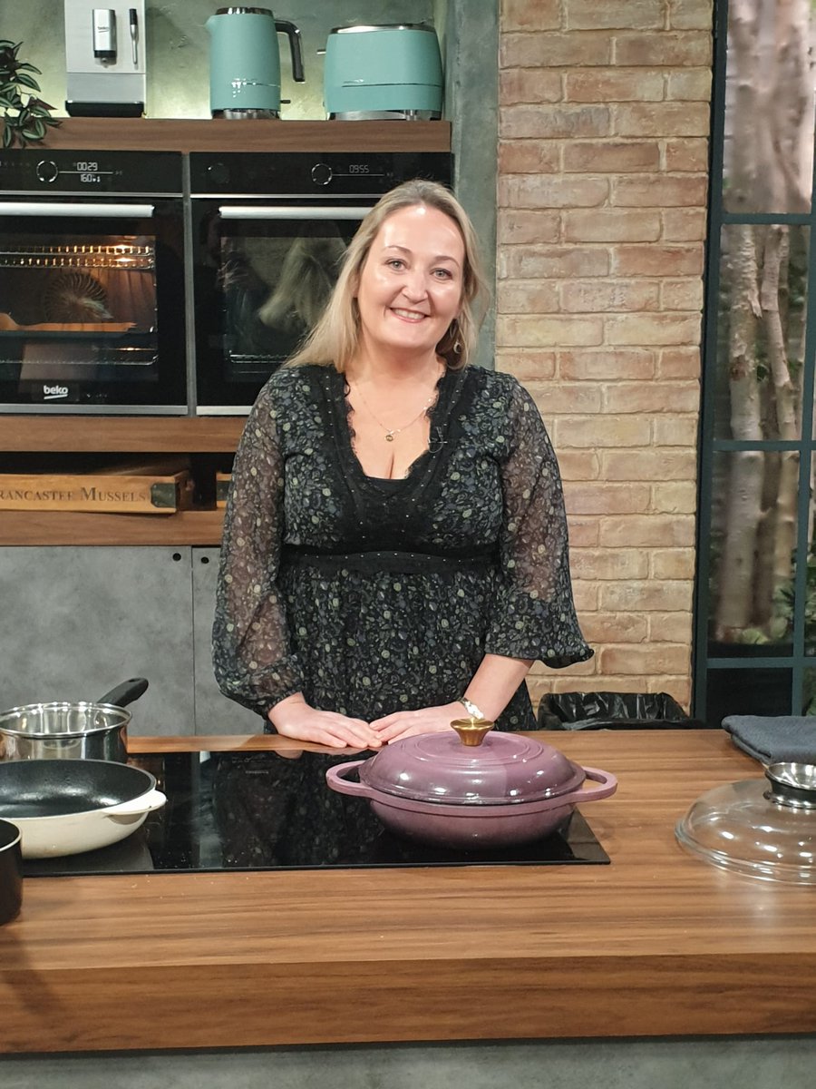 🥓 PORK &amp; BEEF MEATBALLS! 🥩

You just can’t beat em! Chef Lizzy Lyons from Lizzy’s Little Kitchen is here with a meat treat for your Sunday feasts!

Full Recipe: virginmediatelevision.ie/shows/irelanda…

#IrelandAM