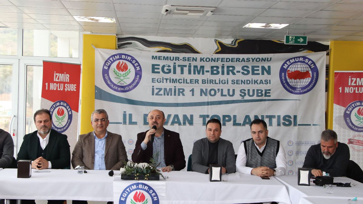 Foça’da gerçekleştirdiğimiz aylık olağan il divan toplantımızda gündemi konuştuk.Derdi davası olan tüm başkanlarımızla birlikte süreci değerlendirdik.Yeni atama yönetmeliği,şube md. ve şeflerin mağduriyetleri,promosyonlar gibi konuları gündeme aldık.Hayırlara vesile olsun.