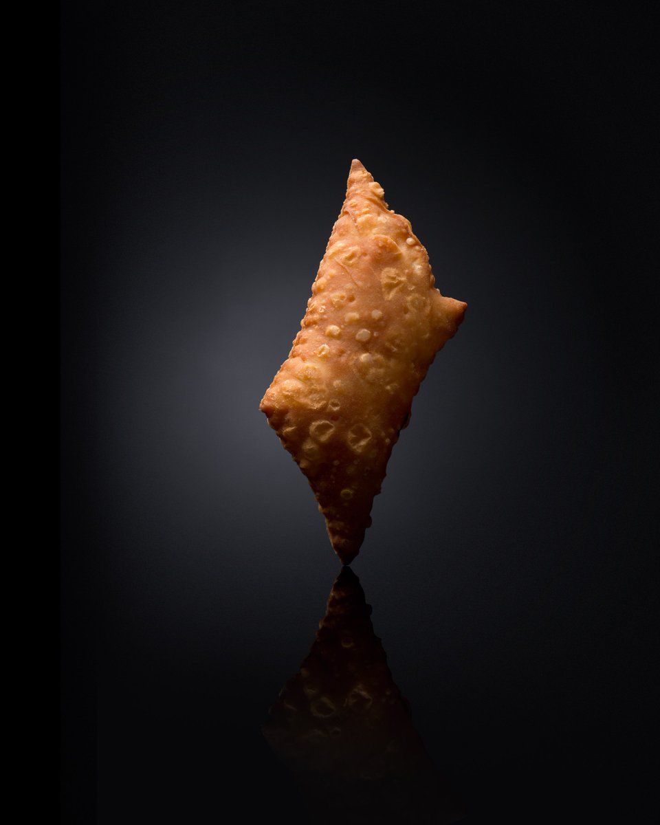 meierkamer_ch's tweet photo. Die Bäckerei Schillig hat die besten Zigerkrapfen der Welt. Wir haben sie &amp; andere Confiserie Produkte bei uns im #Fotostudio als #Kunstwerk in Szene gesetzt. Konzept @blaltthirsch #Foodfotografie #Produktfotografie https://t.co/7oQzkLhQlB