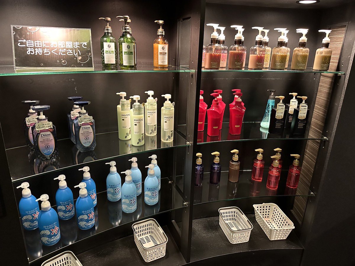 北海道旭川市の高砂台にある
ホテルトリップです。
貸し出し用シャンプー、コンディショナー、ボディソープが新しく変わりました😳
新発売の物もたくさんございますので、是非ご利用くださいませ🥰🤗
ご来店お待ちしております🙄
