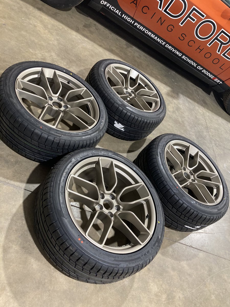 classiccarguru1's tweet photo. Earlier this week, if you follow me, you’ll see I got my tyres delivered by instalments🤦‍♂️
Anyways yesterday I took the #Dodge down to my nearest #HunterAlignment centre &amp; got the 4 wheel tracking done (after I freed up all the bolts/tie rods in advance) + got the tyres fitted https://t.co/Js3TY6n3MO