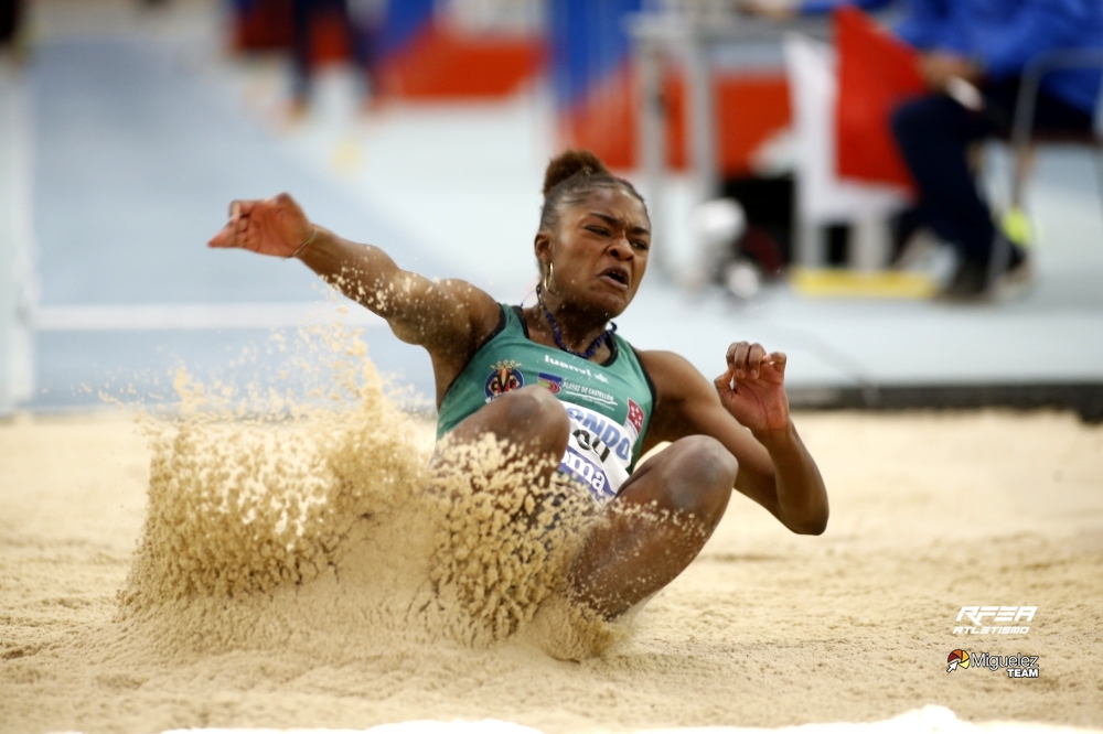 𝑺𝒂𝒍𝒕𝒐 𝒉𝒂𝒄𝒊𝒂 𝒆𝒍 𝑬𝒖𝒓𝒐𝒑𝒆𝒐

Tessy Ebosele vuela hasta 6.50 m en longitud y de una tacada se lleva:

🥇#CEatletismoSub23PC
✅Mínima RFEA sub23  #Estambul2023 🇹🇷
✅3ª 🇪🇸 sub23 de siempre y 9ª absoluta

📋bit.ly/3Rtq6ee
📺@LaLigaSportsTV