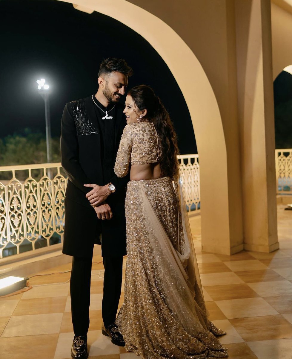 akshar2026's tweet photo. 🤎🖤

Outfit: Annu's creation
MUAH: Krishna Bridal Studio
📸: The Unfold Stories https://t.co/BNDKZ0KMIM