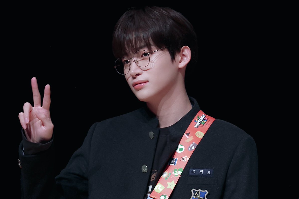 kjmcibyd's tweet photo. 생일 축하해요 정모야🥳
내년에도 행복하고 즐거운 어린이 되세요🥰

#아름답게_꽃피는_정모의_스물넷
#Shine_Jungmo_day https://t.co/1R71FhPdoK