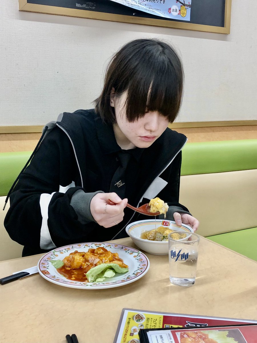 娘と妻で昼食です🍜