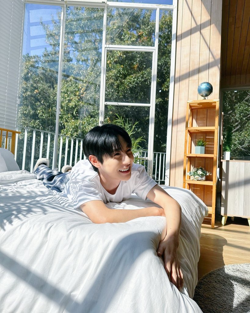 ⭐ Giveaway Time ⭐
Hi semua berhubung aku dpt ticket tds 2 and i finally got to meet renjun pas banget dengan bulan kelahiran Renjun jga jdi aku mau GA.
- 6 pc nct random yaa untuk 2 orang
- e-wallet 50k untuk 2 orang 

syaratnya follow + rt + like aja
end 14/02

#zonauang #nct