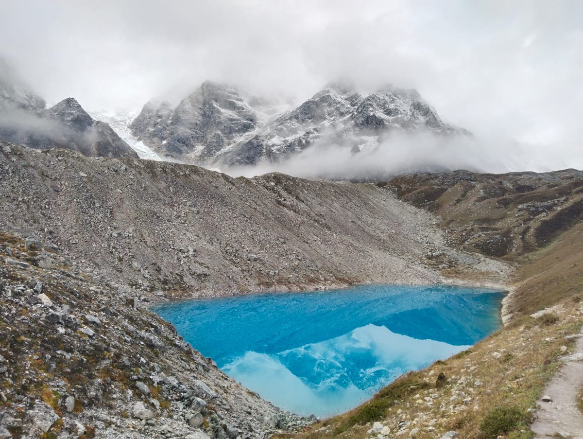 AFTreks's tweet photo. Magical Machhapuchhare Lake en route to Larke Pass (5106m) from Dharmasala (Larke Phedi).

#ManasluCircuitTrekking #LarkePass #ManasluRegion #Trekking #VisitNepal #NepalNow #LocalTeam #GoLocal #Spring2023 #AFTreks #Nepal https://t.co/TUQaEZnXsP