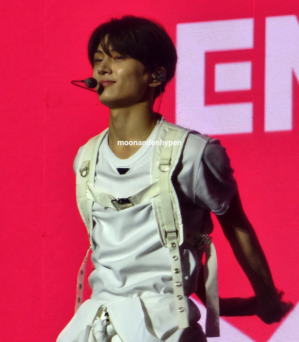 0420MEDIA's tweet photo. jay's natural skin tone.. wow https://t.co/1K8JBBuEcg