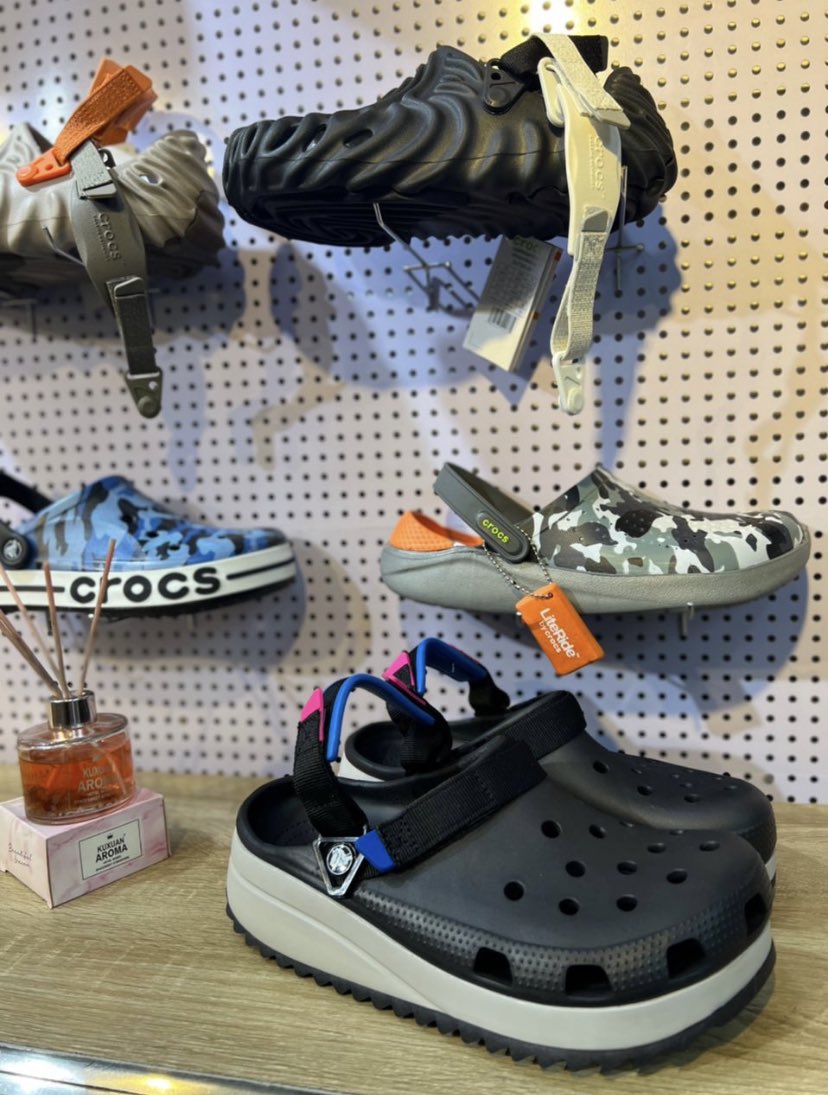 chu_chu_Joe's tweet photo. @bod_republic Happy Sunday everyone, I sell nice and quality wears, latest designs for crocks and sneakers 
#BigWiz #GRAMMYs #dogara #lindaikeji #paadebanjo #fireboyDMW https://t.co/Idu1ynWlfv