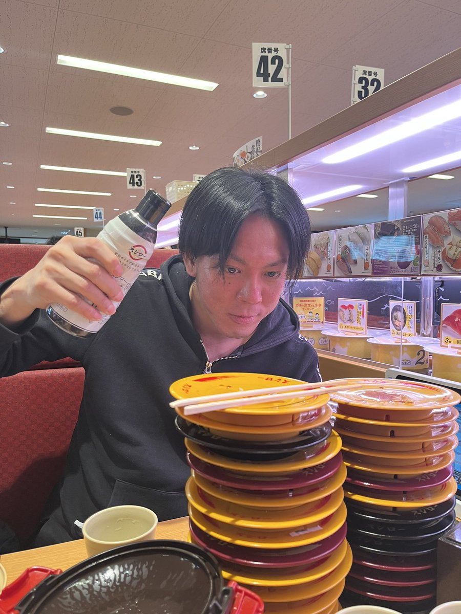Jin_14_17's tweet photo. スシローを救いたい！！ https://t.co/04pd3s2YZk