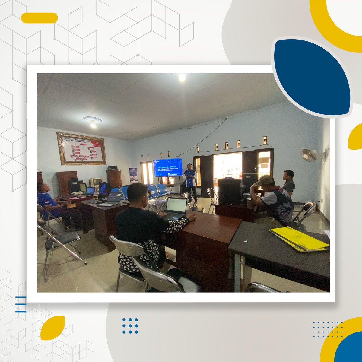 rtikjember's tweet image. Hai Sobat RTIK, gimana kabar nya? Baik-baik saja kan hehe. Kali ini mimin mau share keseruan temen-temen RTIK Jember saat kegiatan RTIK Memnagun Desa “Sesi 1” di Kantor Desa Bangsalsari. 

#rtikjember #desadigital #banggajadirelawantik