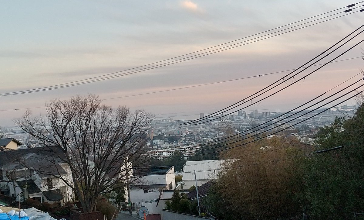 Jirosan6671's tweet photo. 日曜日、夕方ラン
12.39km
苦楽園の麓から甲陽学院まで登って夙川河口あたりまで。
今日は昼間に車に乗ったら暑いくらいでした。。
#ランプラ #RunOnThePlanet
#Runtothemoon https://t.co/OFAza52YO5