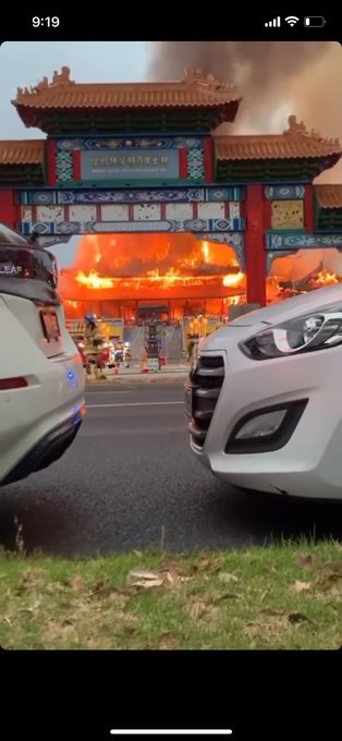 FireRescueVic's tweet photo. #FRV and @CFA_Updates firefighters are currently battling a large fire at a religious facility in Springvale South. READ MORE: https://t.co/WKvozv50xY
Pic via Teegan Dowling https://t.co/d4U1Br90yC