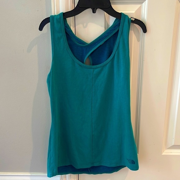 Cocobaywinning's tweet photo. So good I had to share! Check out all the items I'm loving on @Poshmarkapp from @Mrs_Holly_Jones #poshmark #fashion #style #shopmycloset #thenorthface #goodfellowco #bluelife: https://t.co/mXesbXSDJh https://t.co/Tl27XCdNO5