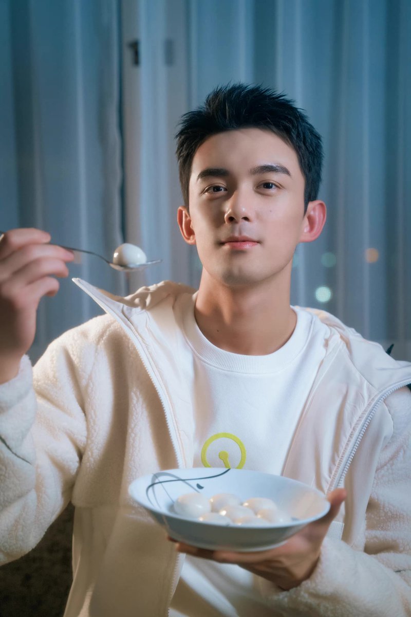 Cdrama Tweets On Twitter WuLei s Studio Shares New Snaps For Lantern lantern-traditional-spring-festival-decoration-red-illustration