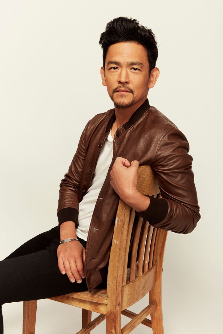 John Cho rocking this chair's world.
⁠
#johncho #thedailycho #starringjohncho #portraitphotography #celebrityphotography #woodenchair #leatherjacket