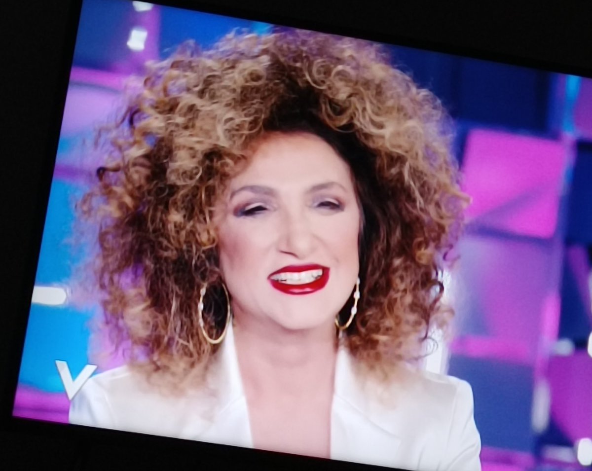 babilonia000000's tweet photo. Mia madre che appena la vede mi fa:"sembra Megan" IO MORTO AHAHHAHAAAAH #amici22 #megan #verissimo https://t.co/oYfU1TLvxj