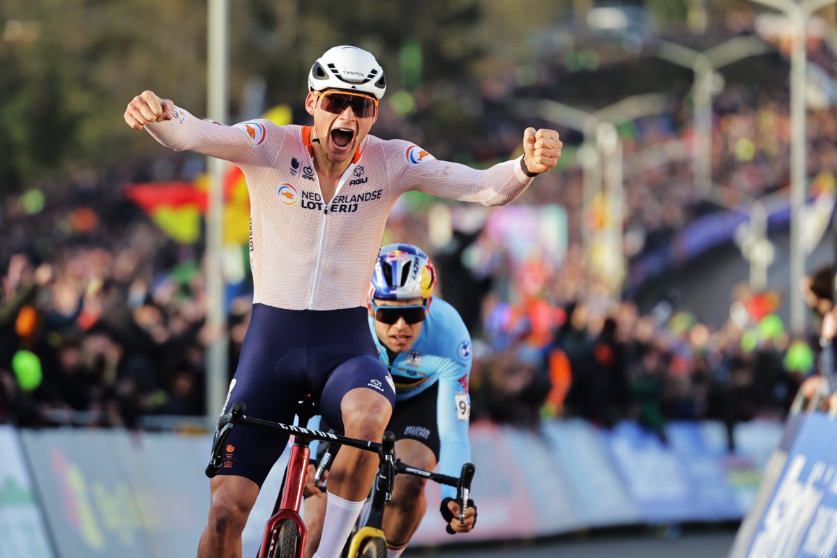 King MVDP 👑

#Hoogerheide2023 | <a href="/UCI_CX/">UCI Cyclocross</a>
