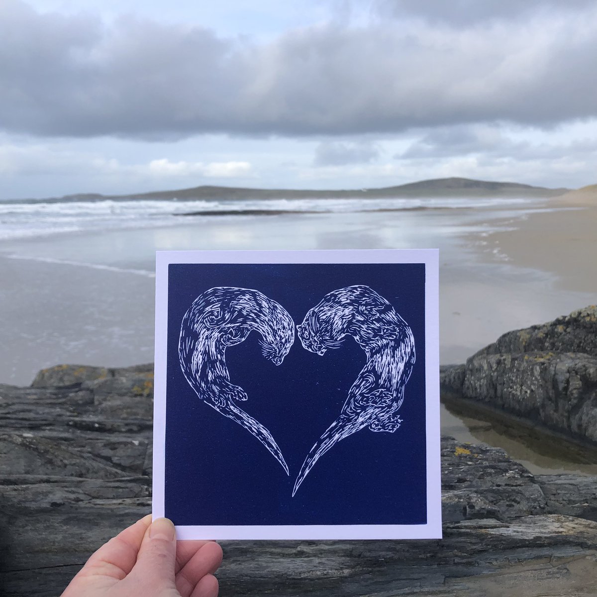 🦦🦦 Last orders for our handprinted linocut Valentines Day Cards is Wed 8th as we are headed to the mainland to find some snow and then watch @HamzaYassin3’s moves at the Hydro⛷️🕺💙👇

islayprints.co.uk 

#ValentinesDay2023 #valentinescards #otters #europeanotter #islay