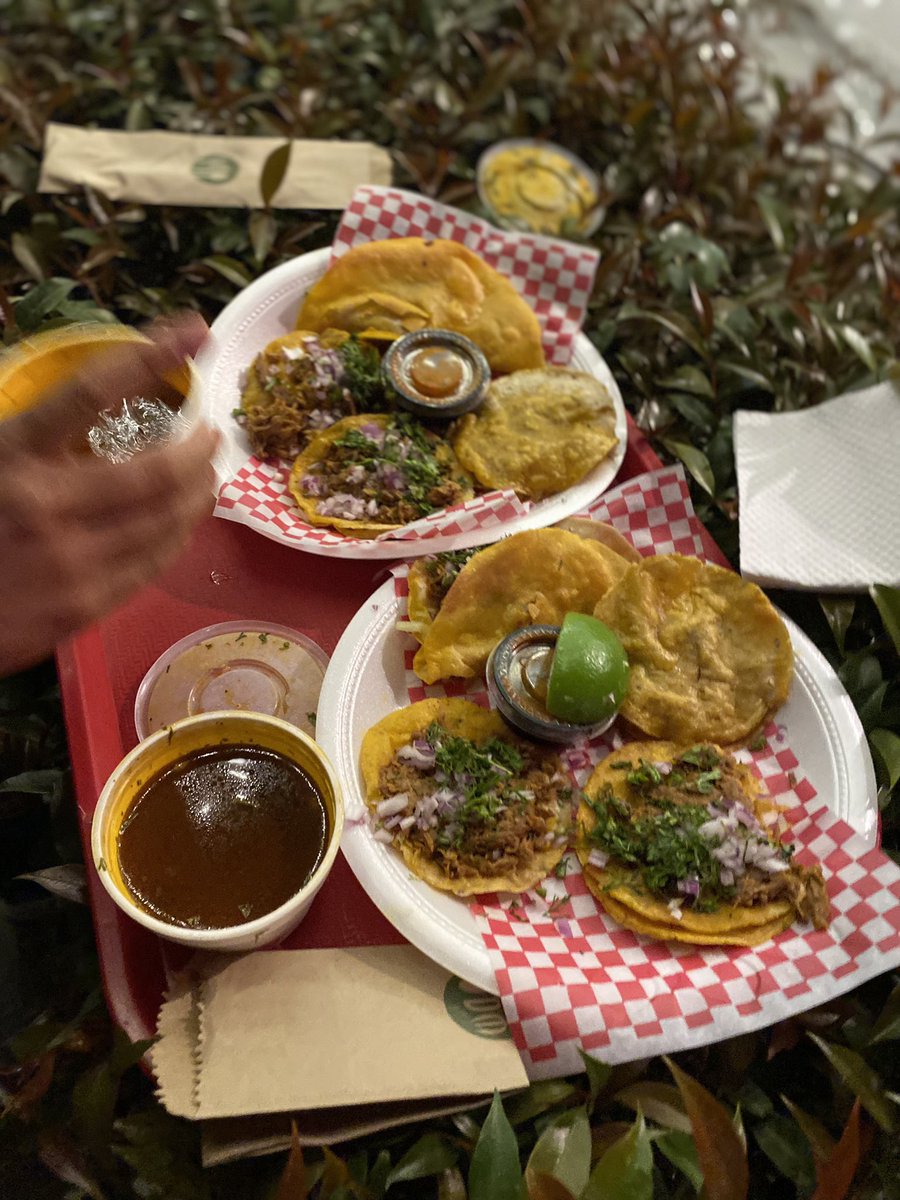 xiioomyflorez's tweet photo. Los mejores tacos de esta ciudad #rogelioredtacos https://t.co/M5ZO0vNbbt