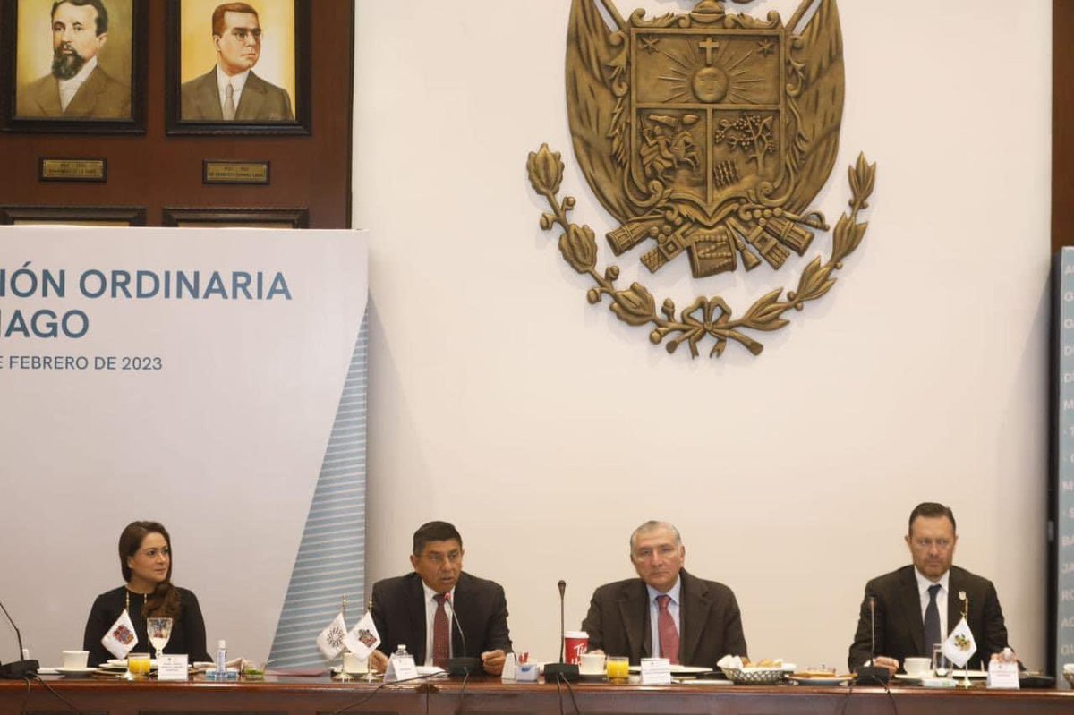 Estamos en Querétaro, en reunión ordinaria de la Conferencia Nacional de Gobernadores (CONAGO), donde acabamos de elegir a nuestro compañero Salomón Jara (@salomonj) gobernador de Oaxaca, como nuevo presidente ¡Disfruten de su domingo! Saludos