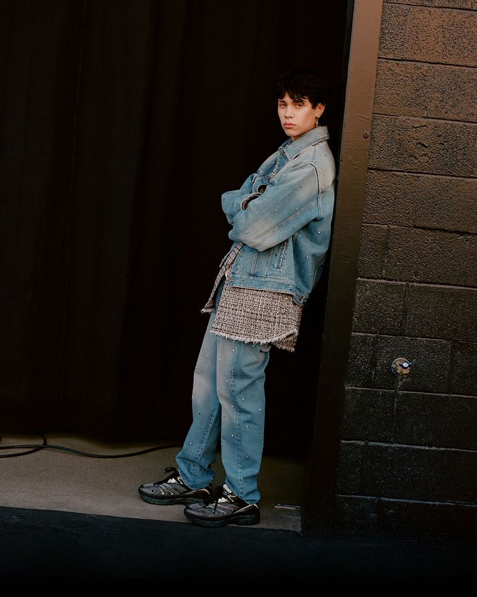 MaisonValentino's tweet image. A contemporary vision built on timeless codes.​

For @CRFASHIONBOOK, #LandonBarker was photographed in a full #ValentinoWays outfit.​

Shop now at on.valentino.com/VALENTINOWAYS