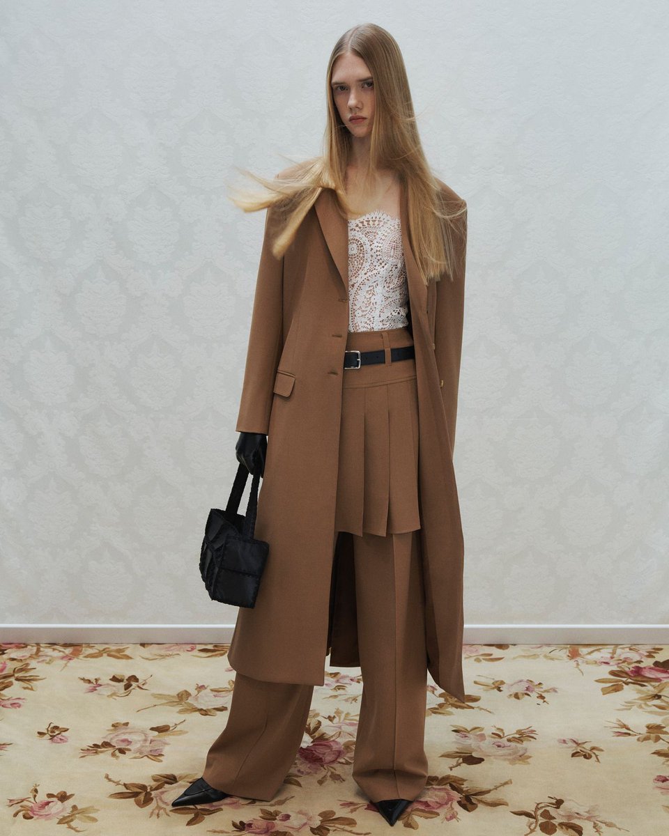 kendam_com's tweet photo. Beaufille Pre-Fall 2023 collection lookbook (22 outfits) https://t.co/TQArnlfmBl
#Beaufille #PreFall2023 #Lookbooks #Fashion #Kendam https://t.co/zFO5N5xgEY