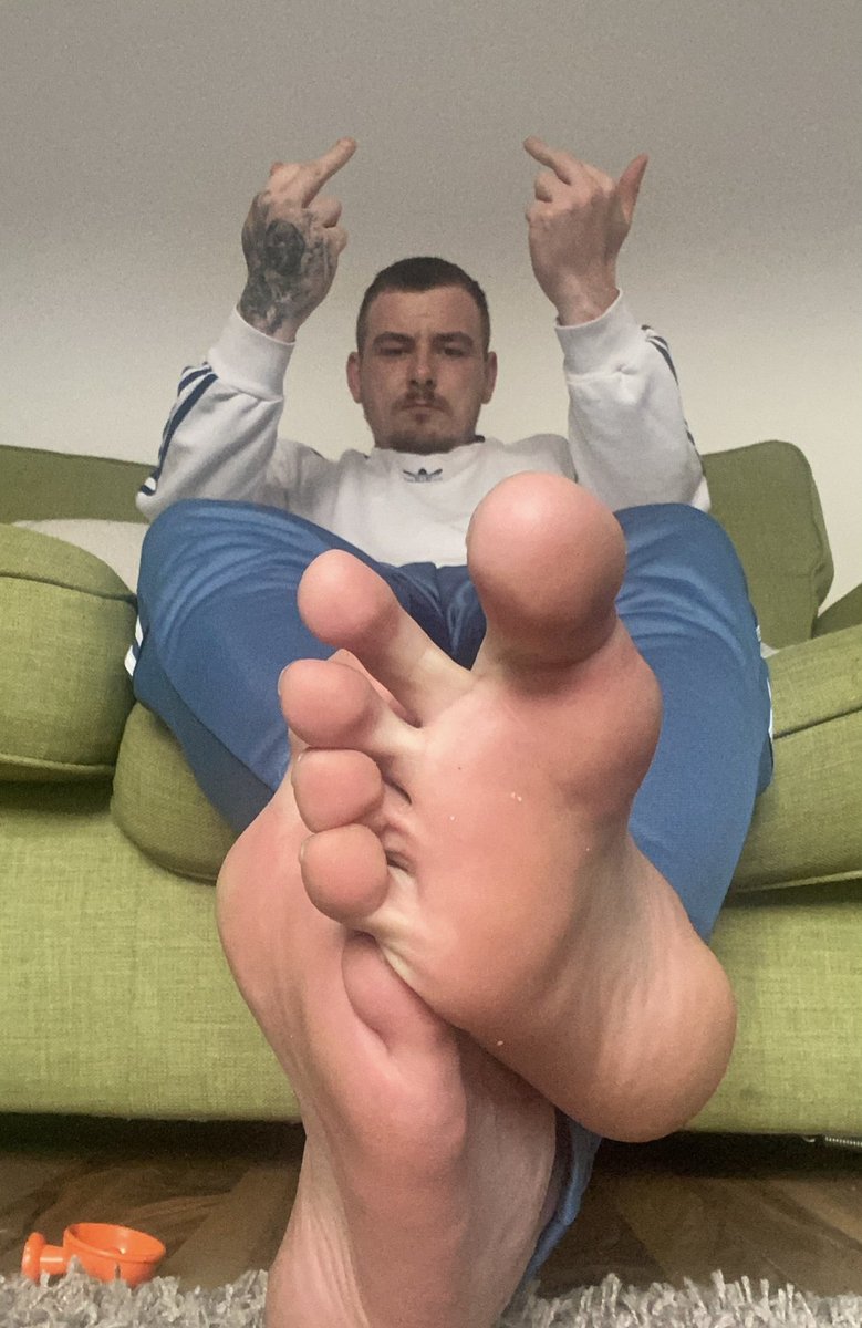 malefeetretweet tweet picture